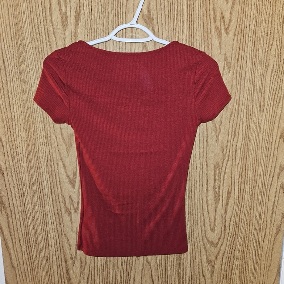 Seriously soft, red t-shirt - Picture 3 of 3